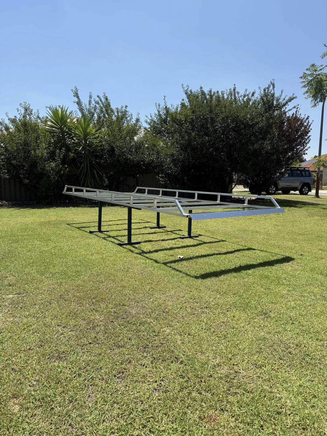 Roof & ladder racks: rack frame, side on