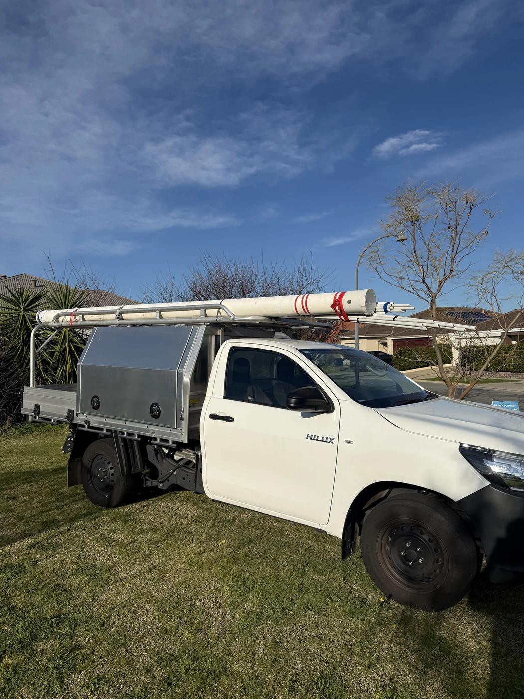 Hilux single cab with drawers & pipe rack