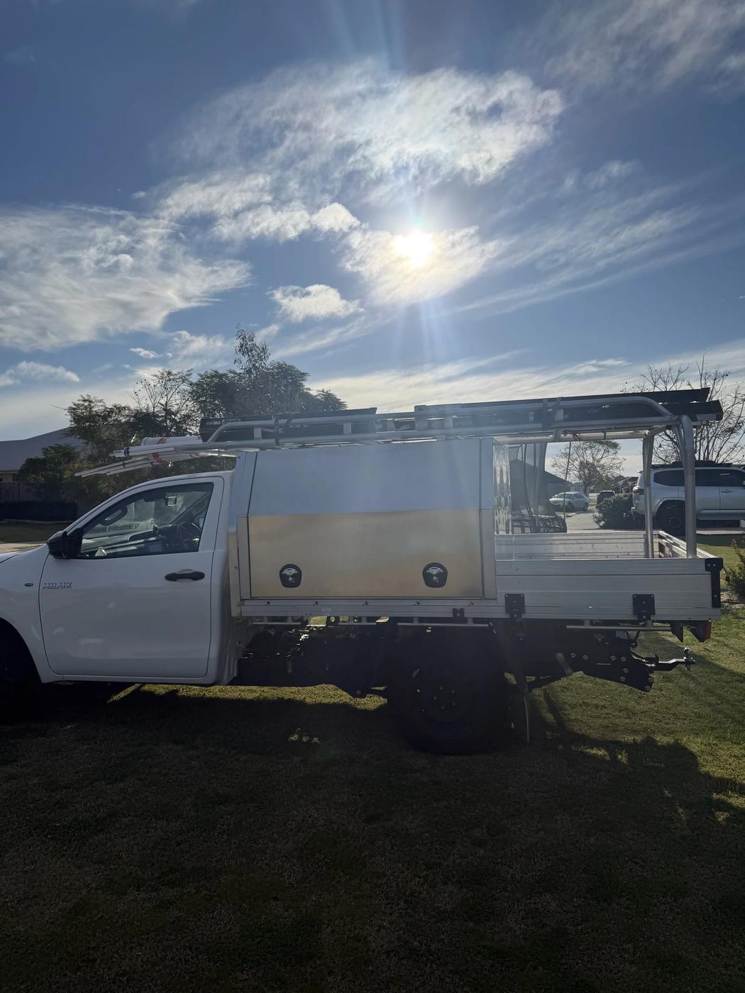 Hilux single cab with drawers & pipe rack: side profile