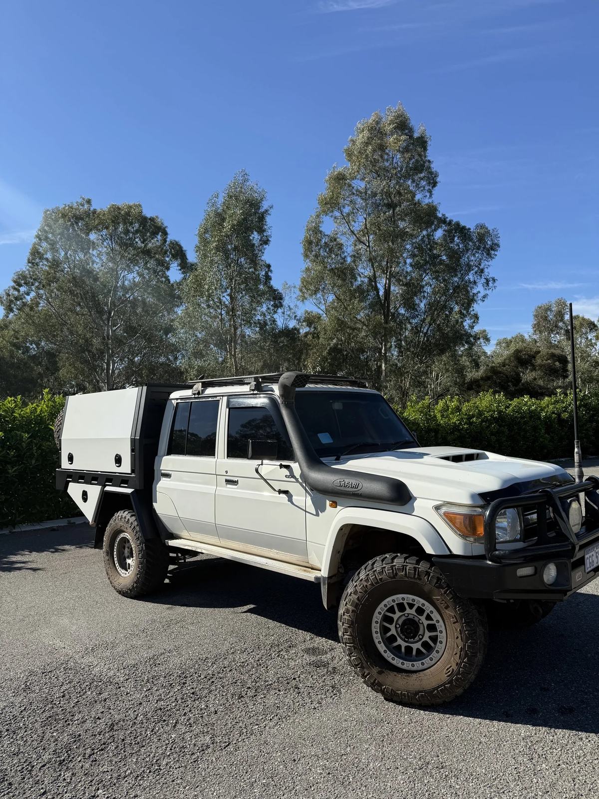 LandCruiser 79 with black aluminium canopy